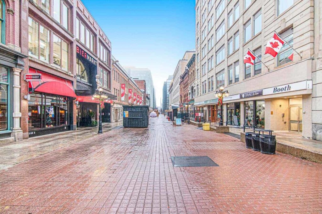 Shop and dine on Sparks Street